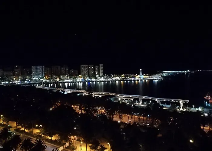 Piso Cerca De La Playa * Málaga